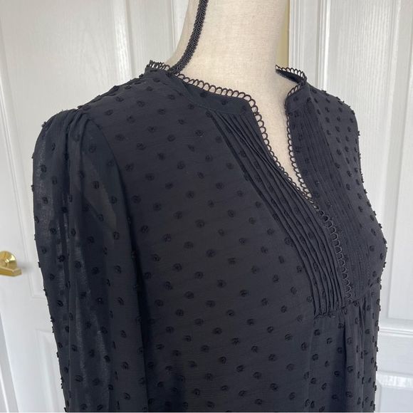 Cece NWT Medium Black Poka Dot Texture Layered Ruffled V-Neck Blouse Button Cuff - Picture 5 of 13